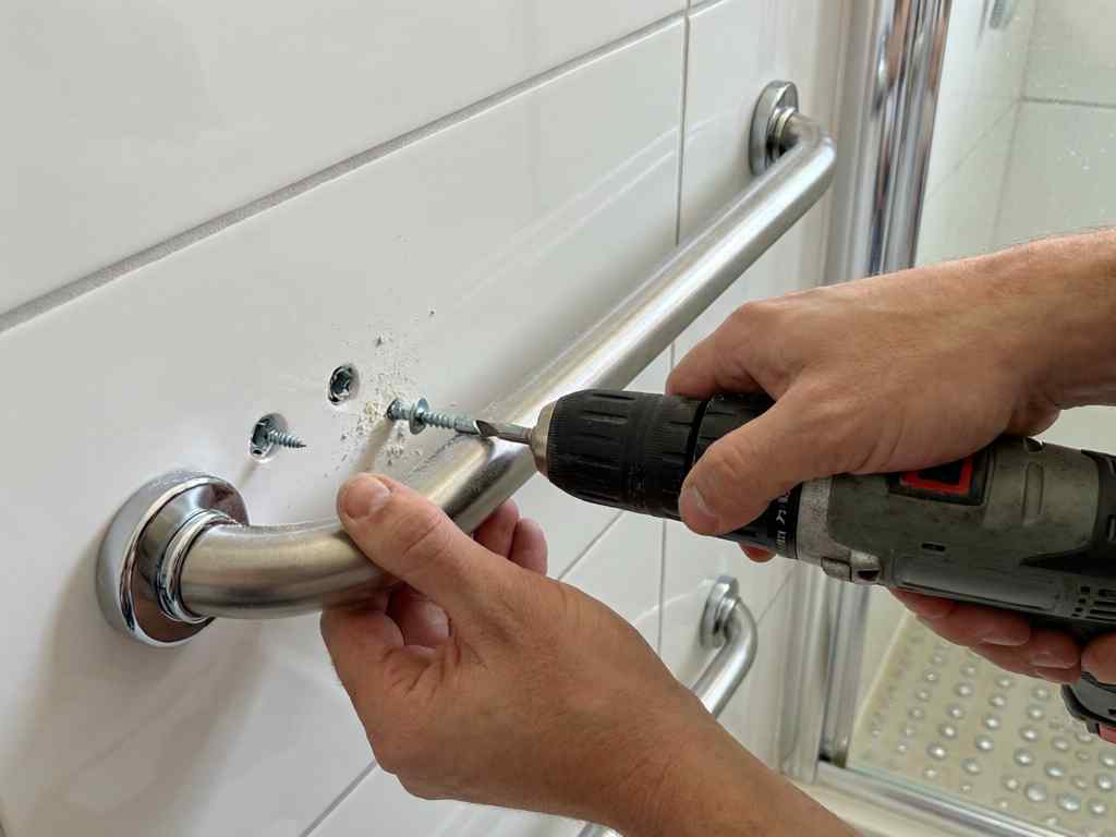 Les contrôles avant l'installation d'une douche sénior à Jacou